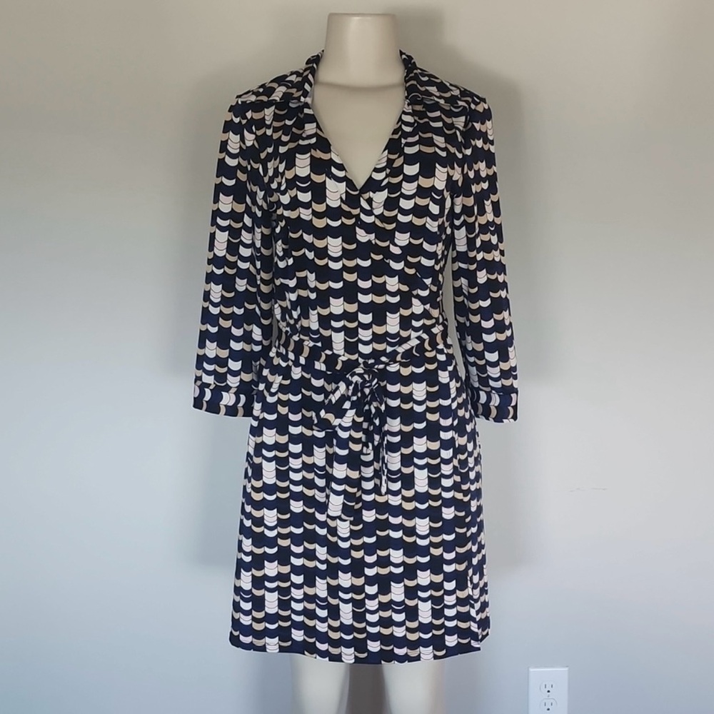 Julie Brown navy/black/white scallop print wrap around dress size large